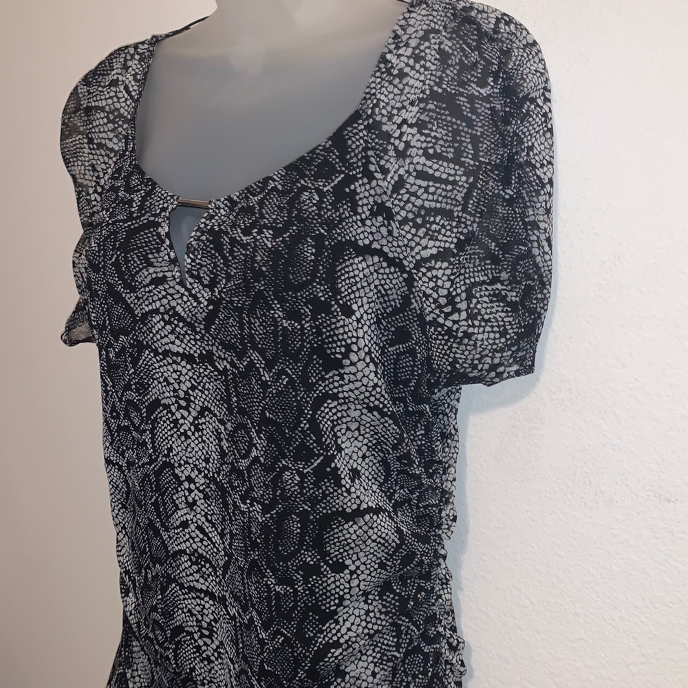 INC Snake Print Metal Keyhole Short Sleeve Top Black & Gray XL - Picture 8 of 11